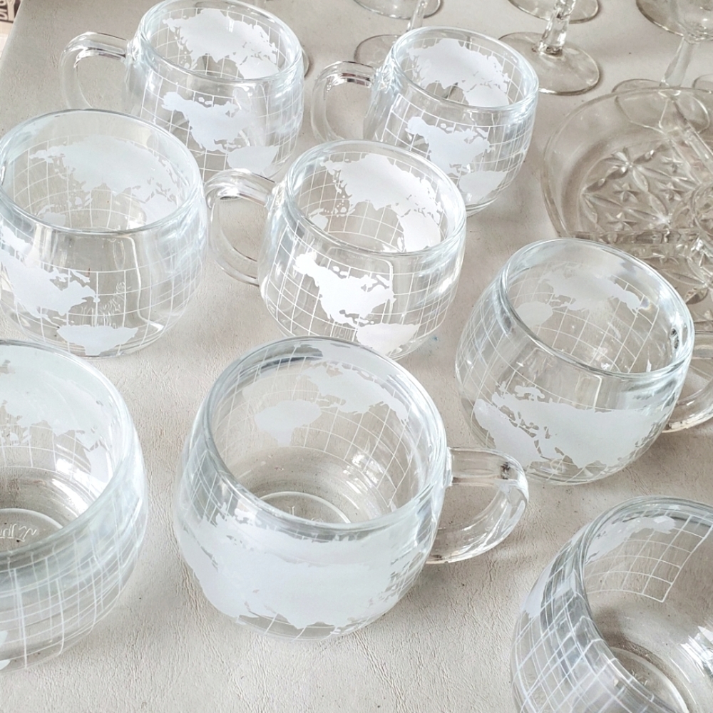 8 piece 1970's Nestle Clear w Frosted Globe Mugs